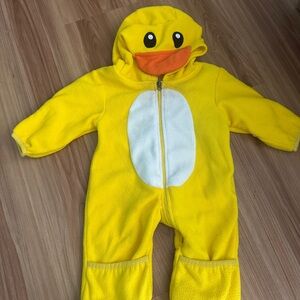 Cuddle club duck bunting 0-3 months, but fits more like 0-6 months